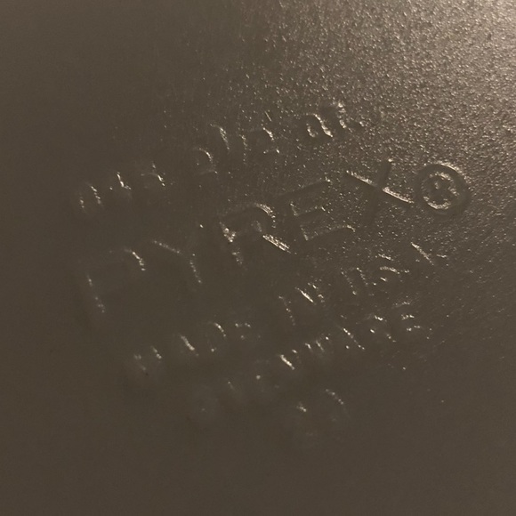 Rare vintage peach Pyrex baking dish - Picture 3 of 11